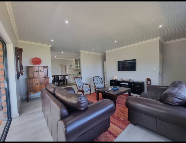 4 BEDROOM HOUSE FOR SALE IN DANA BAY